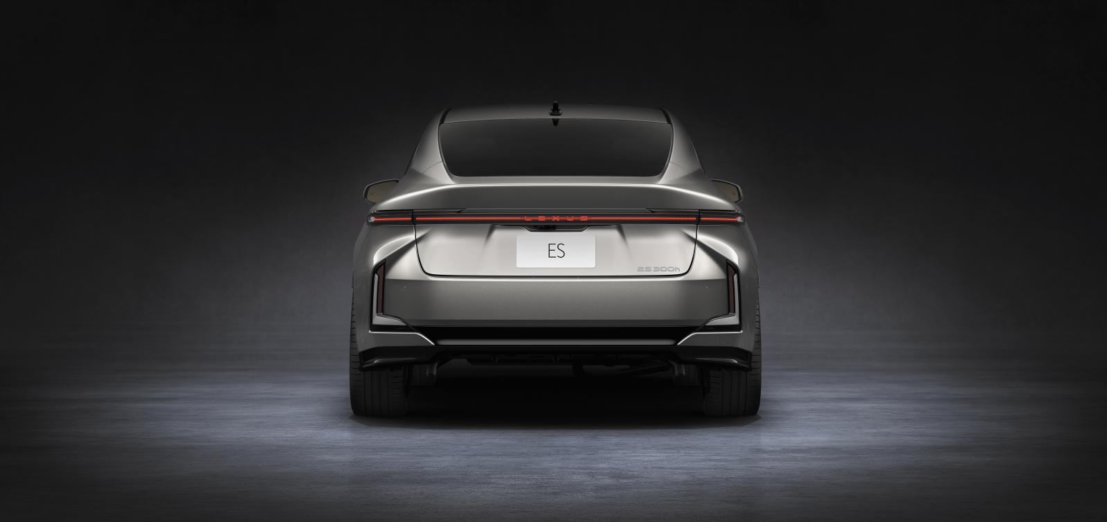 Το νέο Lexus ES έκανε το ντεμπούτο του ως υβριδικό και ηλεκτρικό 